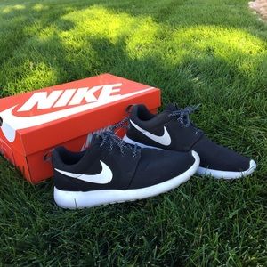 Nike Roshe One // Woman’s Size 8.5